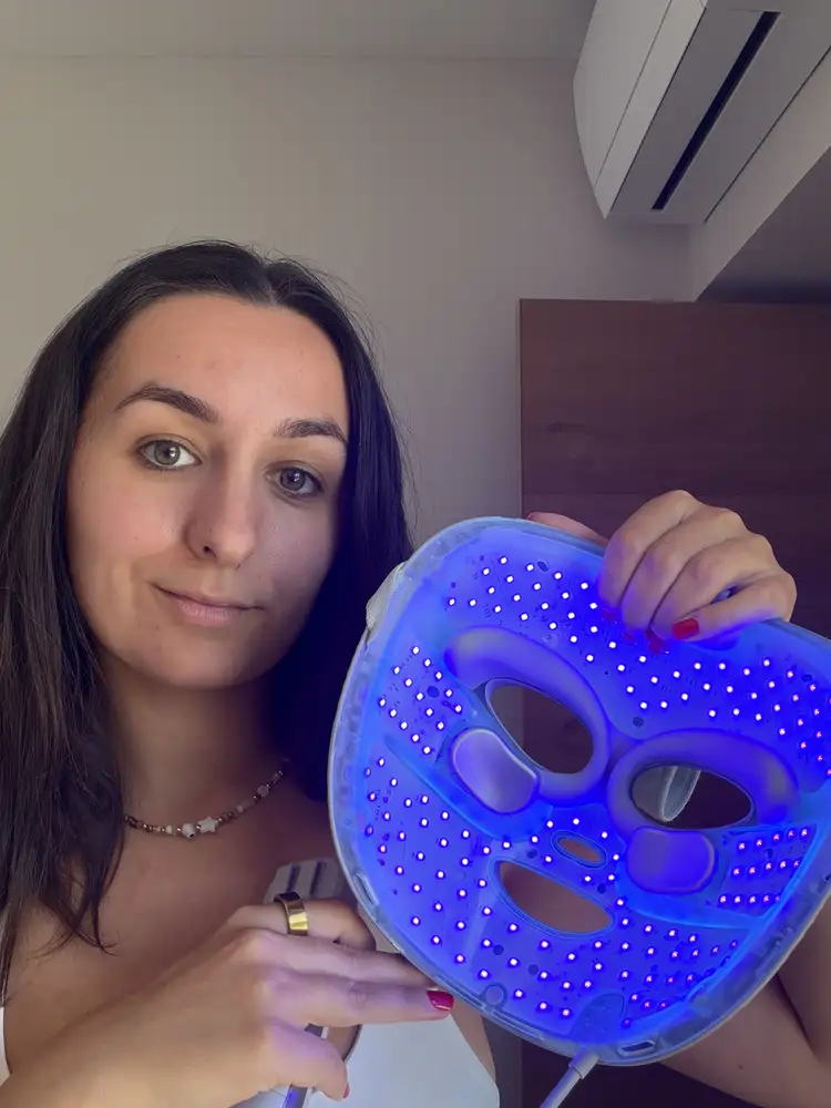 Me wearing the Shark CryoGlow in its blue acne mode