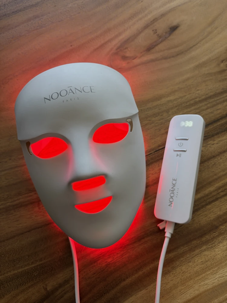 Nooance elite x600 led mask with remote control as battery