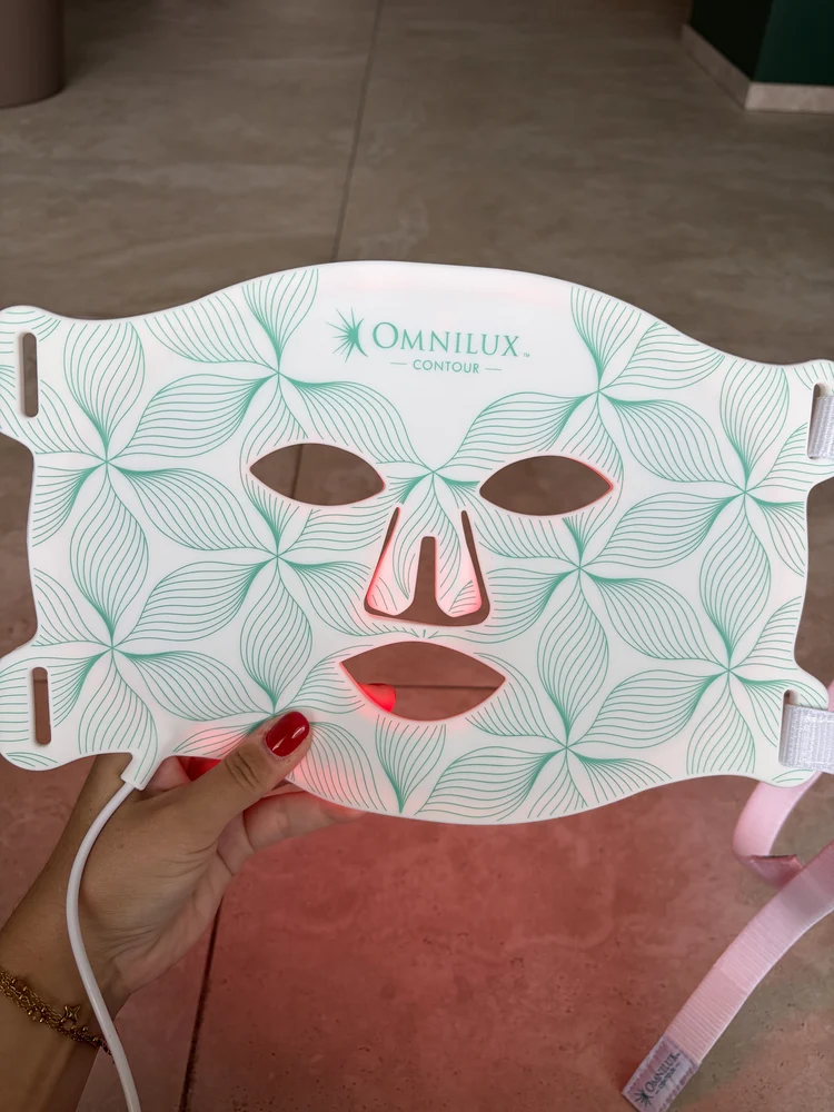 Omnilux led mask front view tested by emilie
