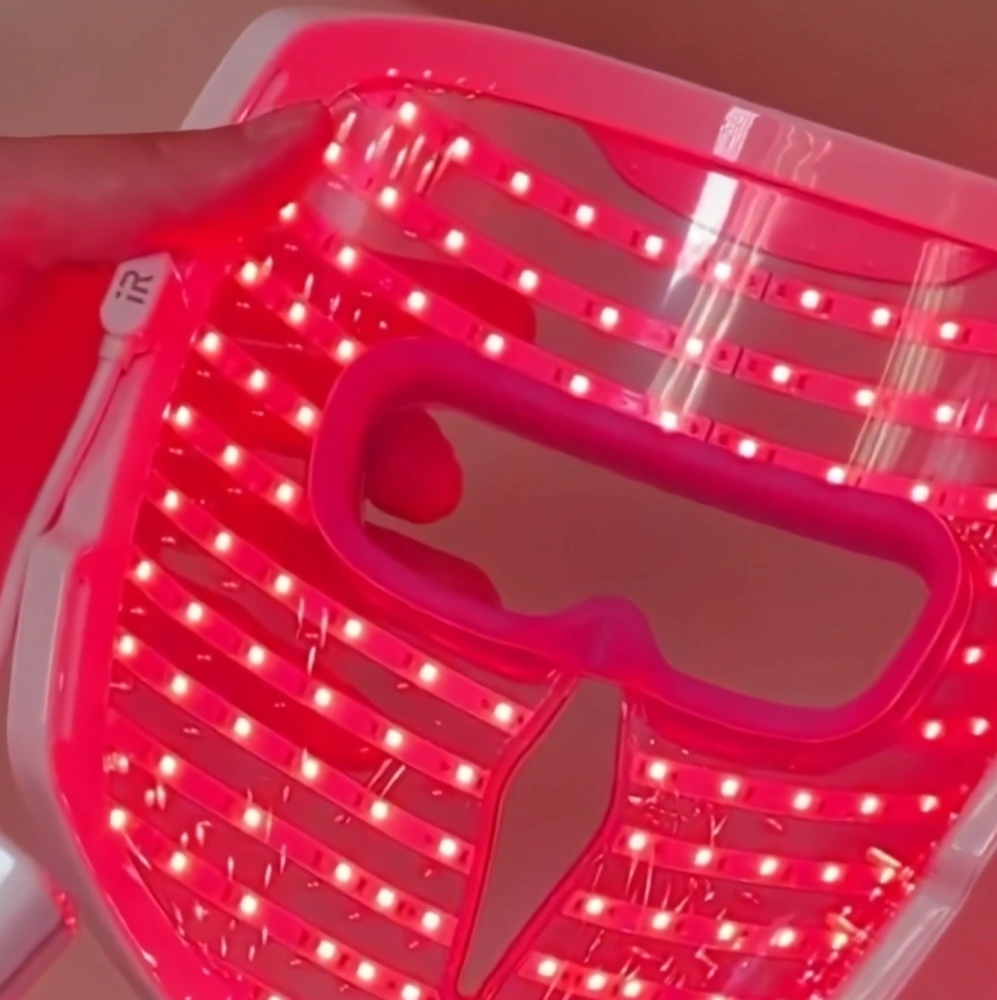 Red color rendering irestore led mask