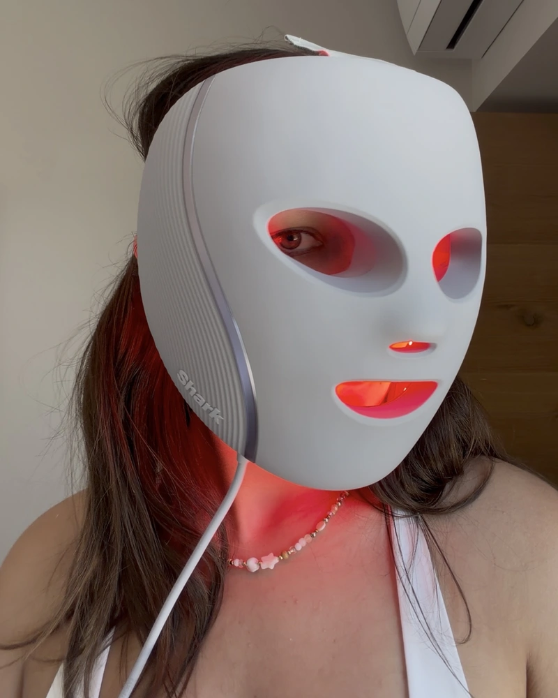 Red fashion on my skin skin spacing face mask led shark cryoglow