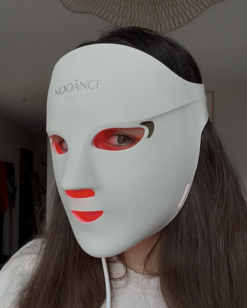 Rendering nooance elite x600 led mask on my face